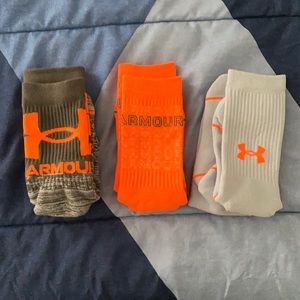 Under Armour 3 Pairs YLG Crew socks